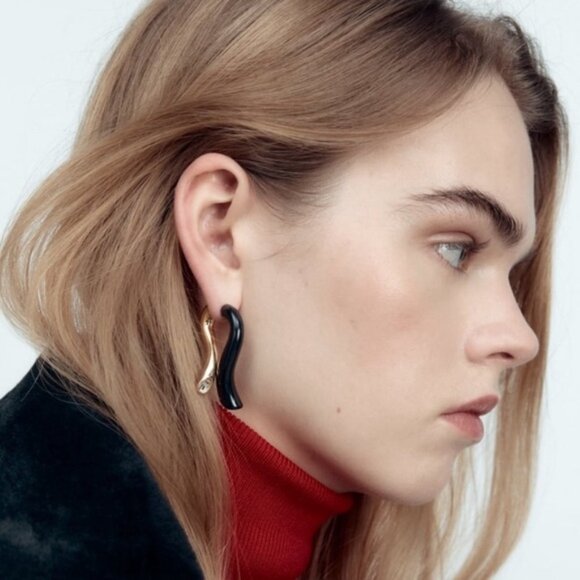 ZARA Enameled Earrings in Black / Gold NWT ✨🔥🔥🔥 - Picture 3 of 3